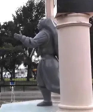 Monumento — Detalle de la figura